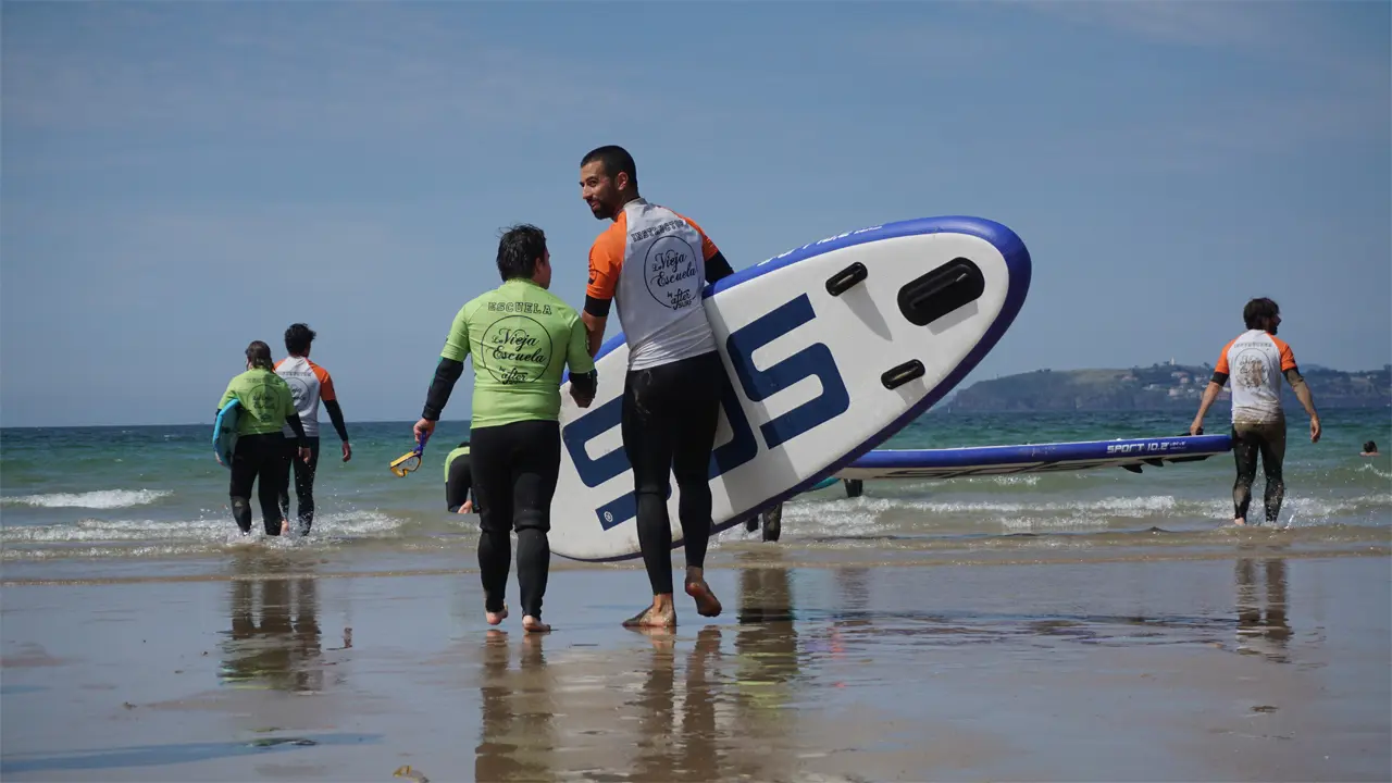 El programa de Surf Inclusivo de MN program y After Surf busca hacer partícipes a jóvenes con diversidad funcional de la pasión por el surf