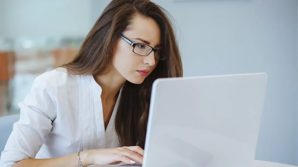 Para prevenir los ciberfraudes contra empresas puede ser de gran utilidad centralizar las comunicaciones en un programa de gestión