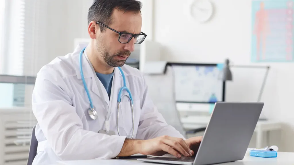 Es posible usar plantillas de informes médicos que recojan los datos de la historia clínica de un paciente