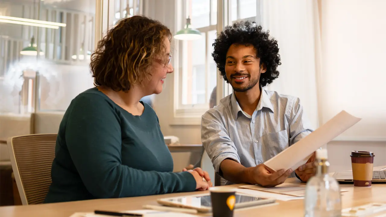Para tramitar solicitudes de la regularización masiva de inmigrantes es clave sistematizar la recopilación de documentos