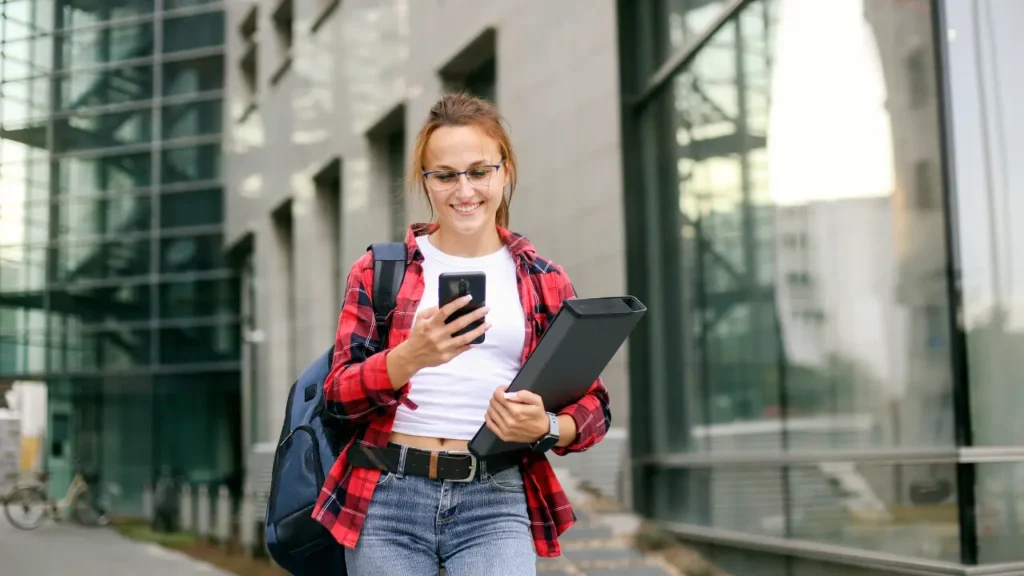 La matriculación online y por WhatsApp para academias les permite captar más clientes