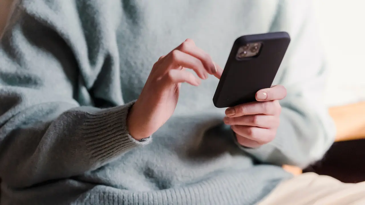 Los recordatorios de citas por WhatsApp para clínicas pueden contener enlaces para confirmar, cancelar o reprogramar citas